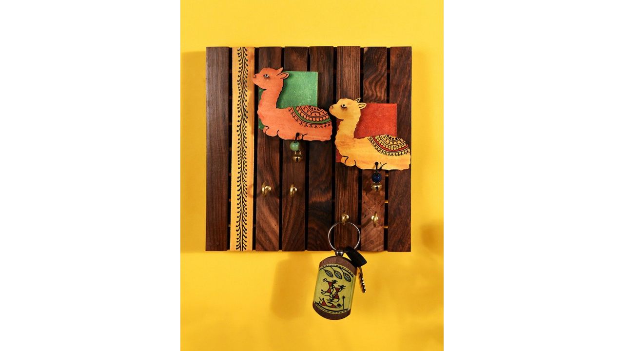 AAKRITI ART CREATIONS Brown & Orange Handcrafted Tribal Art Alpaca 4 Key Holder