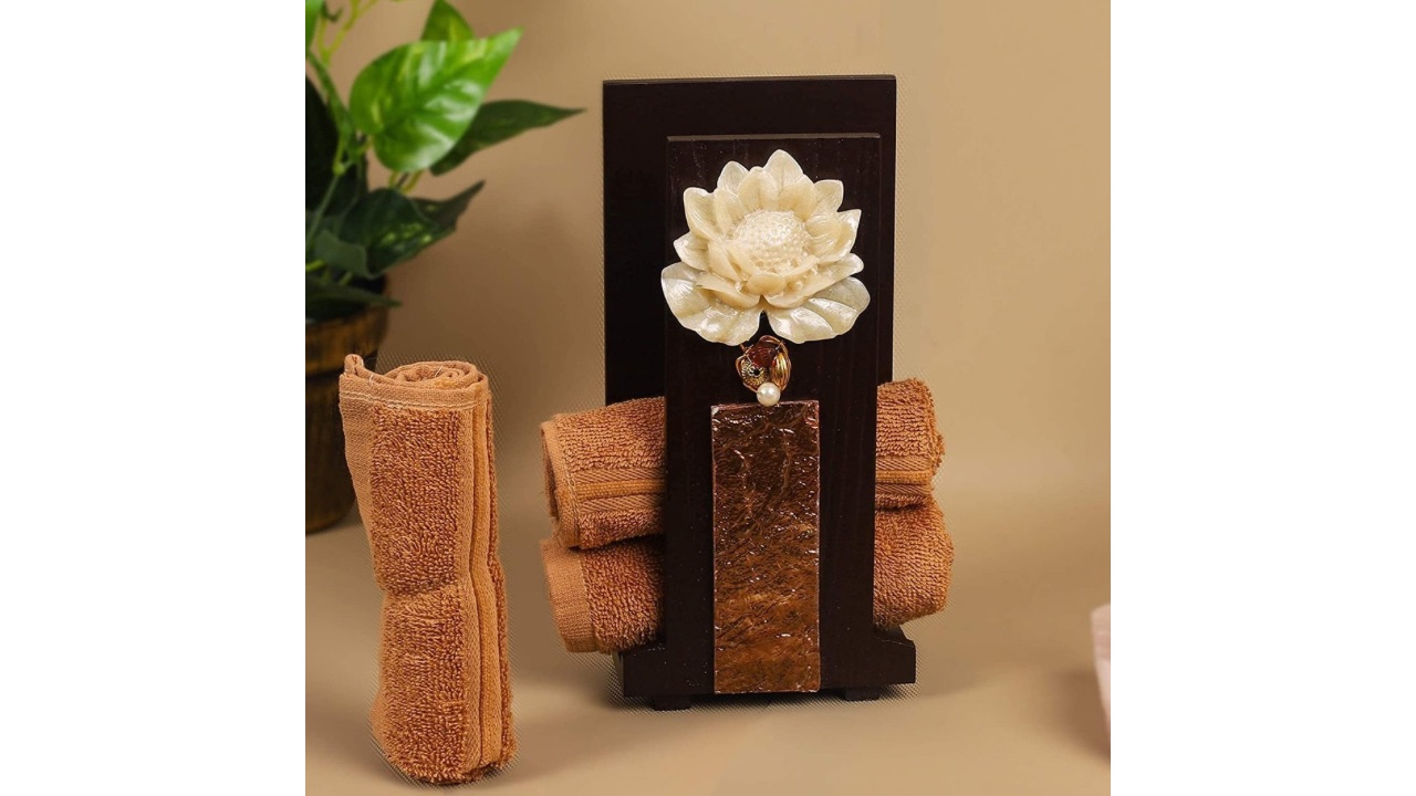 COCKTAILBrown Wooden Hand Towel Holder