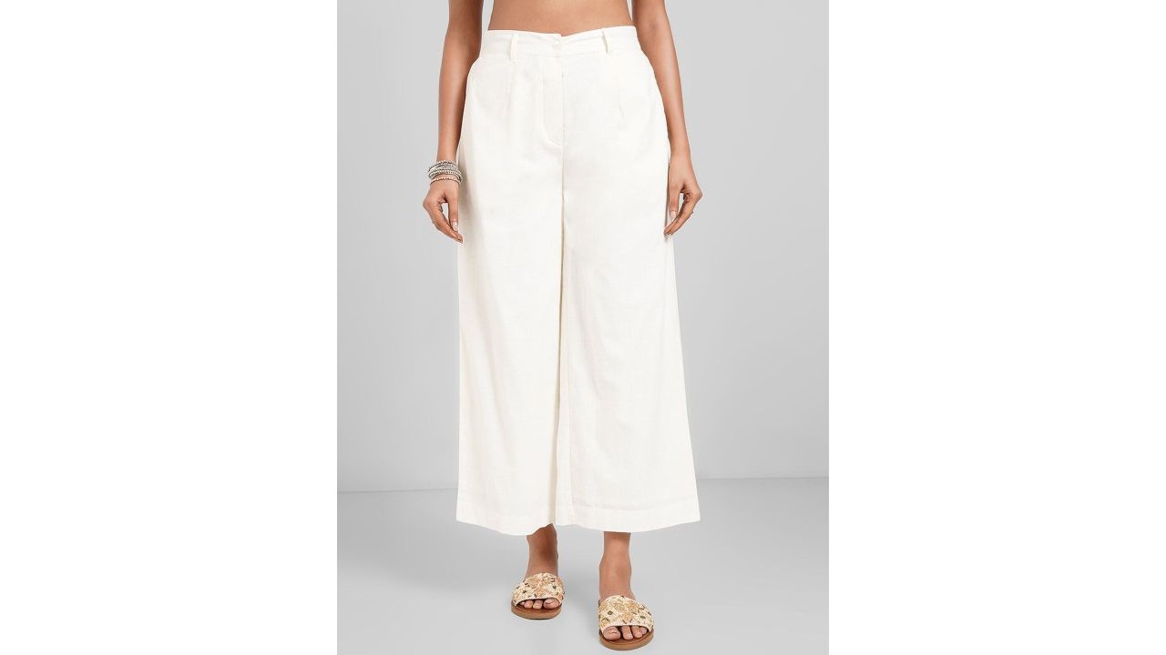 AKKRITI BY PANTALOONS Women Loose Fit Mid-Rise Pleated Cotton Cropped Trousers