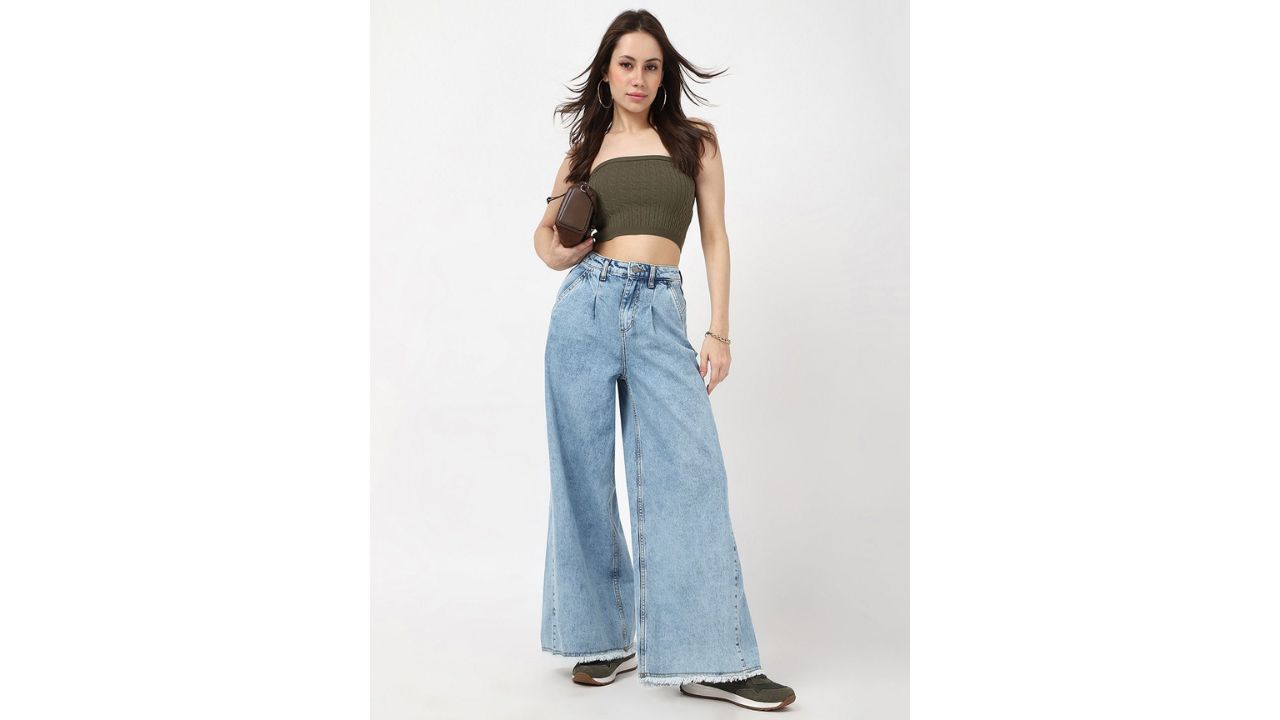 Bewakoof Women Light Blue Washed Flared Korean Jeans