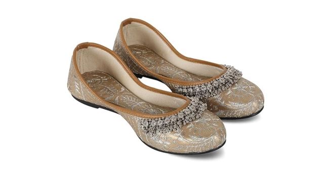 DFR Women Rajasthani Embroidered Jutti