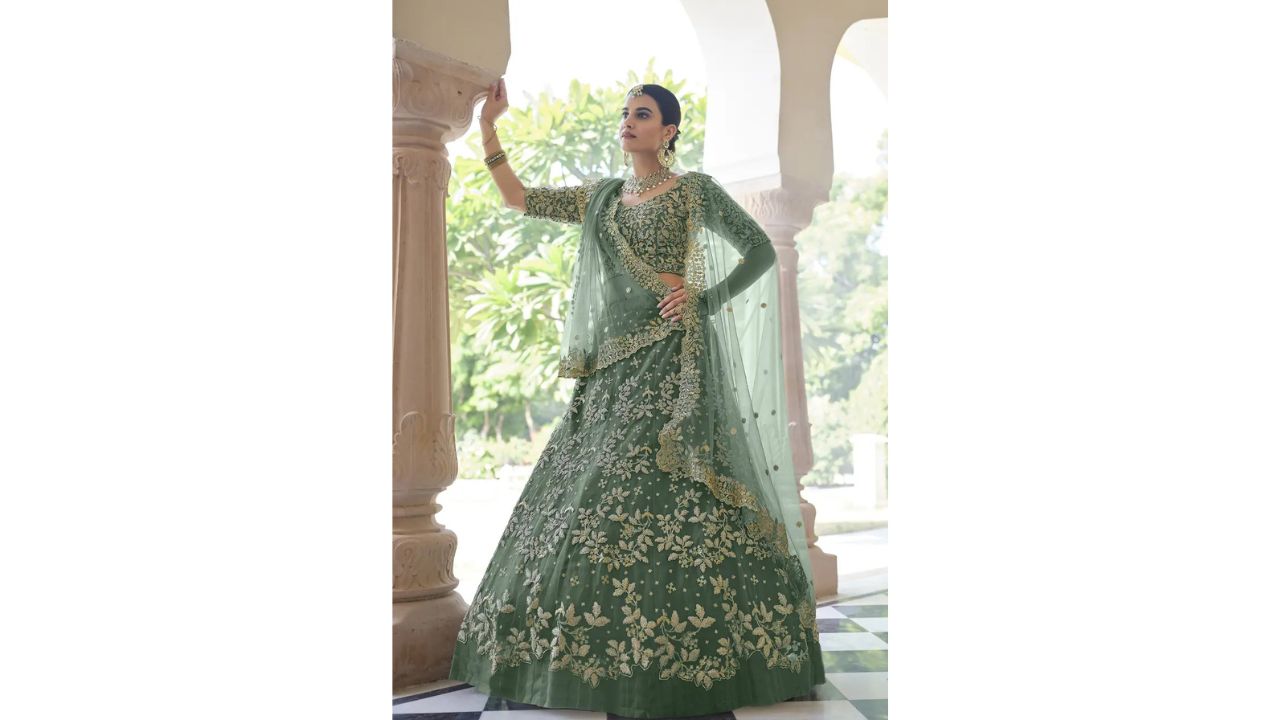 DIVINE INTERNATIONAL TRADING CO Embroidered Semi Stitched Lehenga Choli