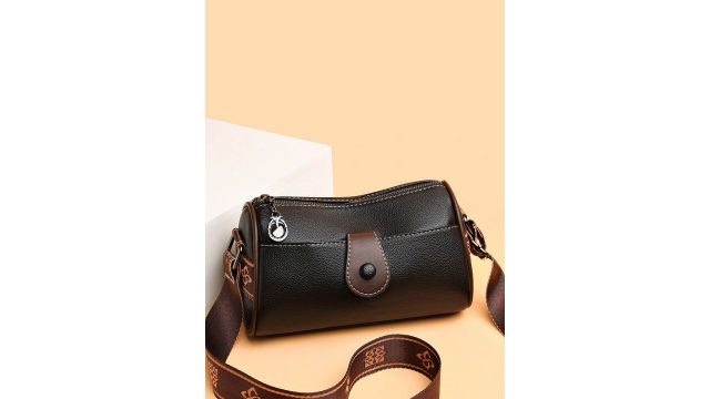 Diva Dale Textured PU Sling Bag