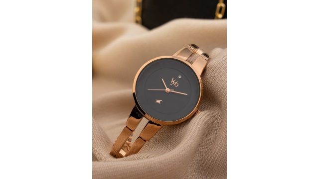 Fastrack Vyb Halo Women Dial & Bracelet Style Straps Analogue Watch