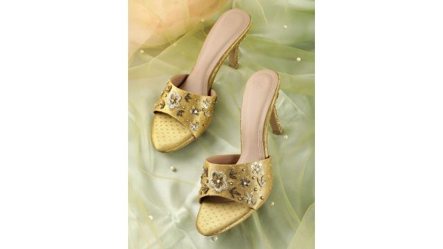 House of Pataudi Embellished Handcrafted Slim Heels