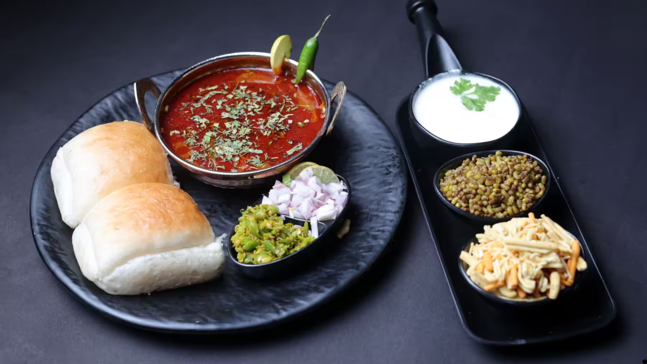 Kolhapuri Misal Pav
