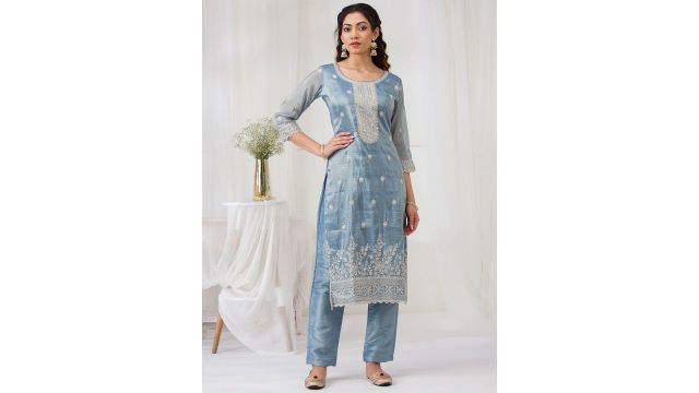 Koskii Women Floral Embroidered Regular Sequinned Kurta with Trousers & With Dupatta