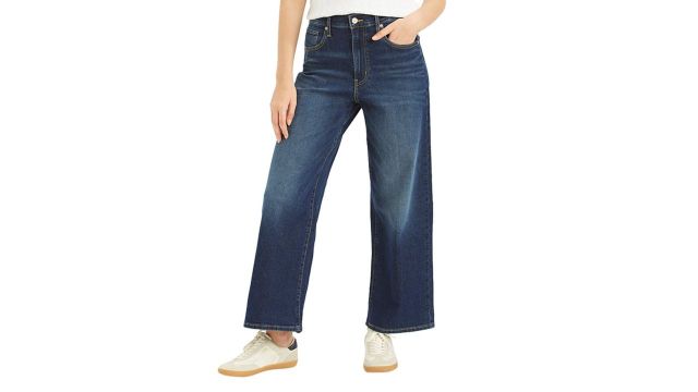 Levis Women Classic Regular Fit High-Rise Light Fade Jeans