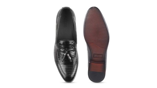 Metro Men Textured Leather Round Toe Loafers Formal Shoes