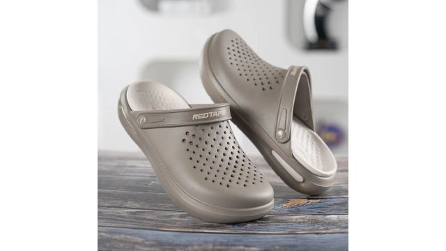 RED TAPE Men Clogs Sandal