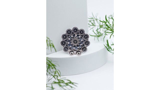 SANGEETA BOOCHRA Silver-Plated Adjustable Finger Ring