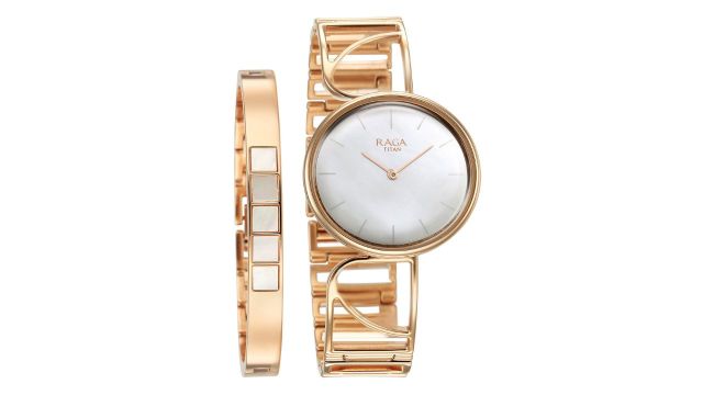 TitanWomen Water Resistance Analogue Watch Gift Set 95226WM01F-White