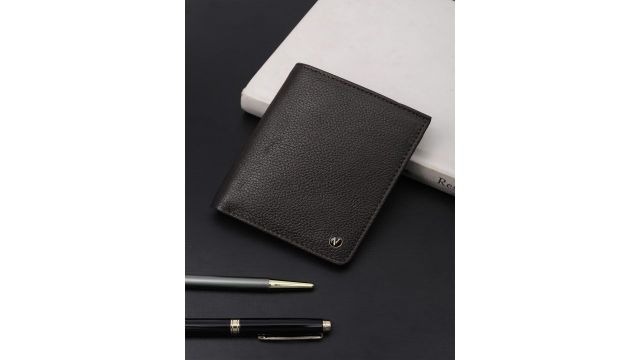 Van Heusen Men Leather Two Fold Wallet