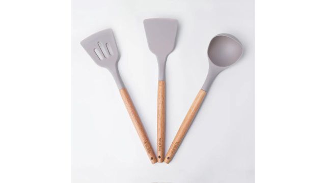 Vasukie Silicone Set With Wooden Handle Non-Stick Spatula