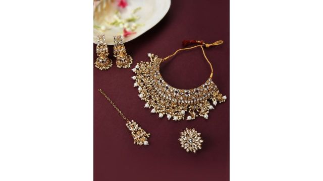 Zaveri Pearls White Kundan-Studded Jadau Jewellery Set
