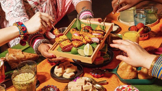 Festive Bites: Snack Ideas for Guests During Diwali Celebrations