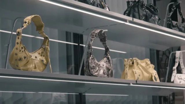 Best Kenneth Cole Handbags on Myntra