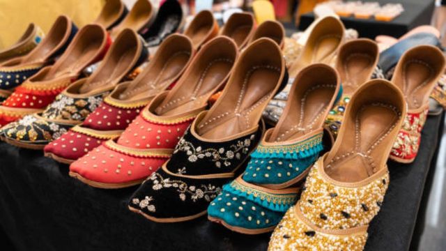 Best festive juttis to check out