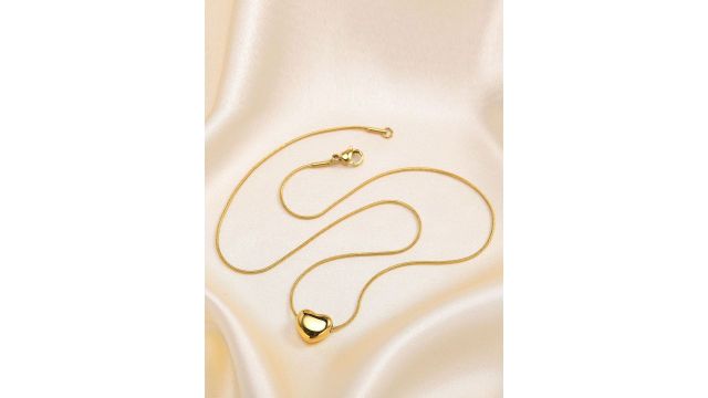 DressBerry Gold-Plated Heart Shaped Pendants With Chains