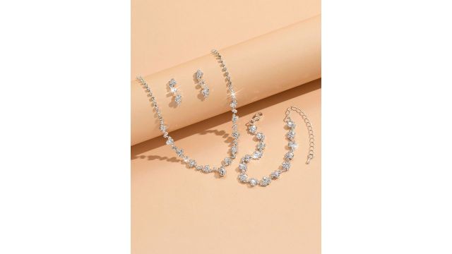 DressBerry Silver Plated Rhinestone Studded Jewellery Set