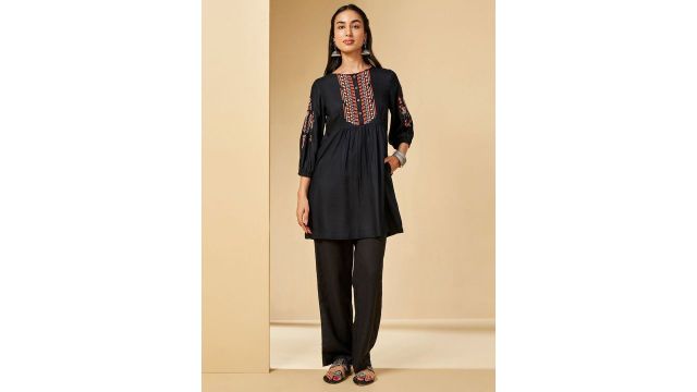 Global Desi Women Boat Neck Tunic