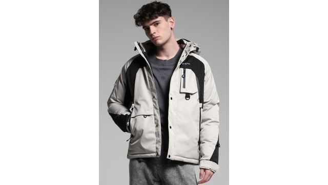 Jack & JonesMen Hooded Colourblocked Casual Padded Jacket