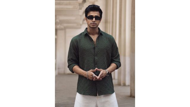 Powerlook Men Solid Spread Collar Casual Shirt (Green)