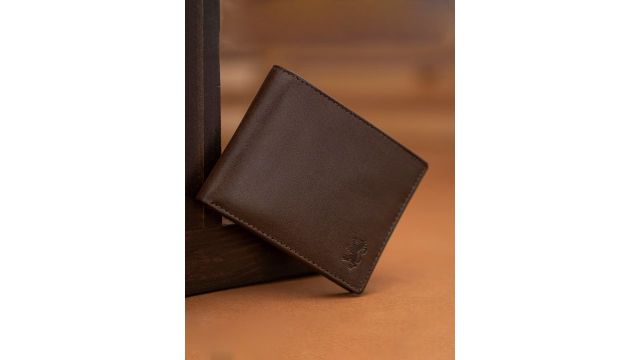 Red Tape Solid Leather Two Fold Wallet