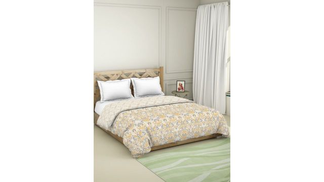 SPACESYellow & Grey Floral AC Room 150 GSM Double Bed Quilt