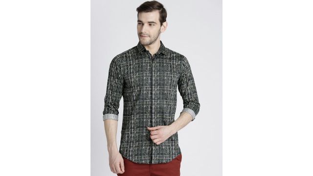 Splash Men Green & White Slim Fit Checked Casual Shirt