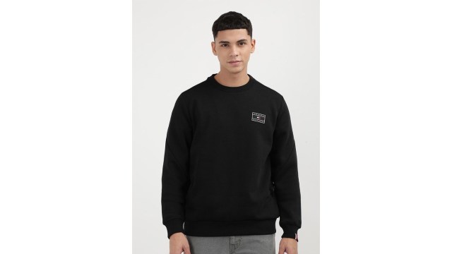 Tommy HilfigerMen Solid Round Neck Sweatshirt