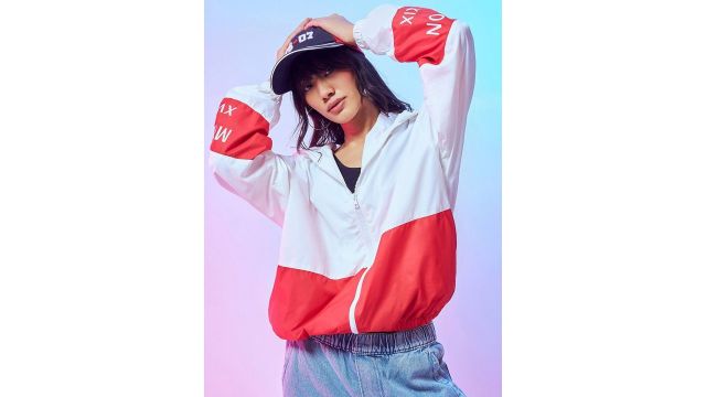 Bewakoof Air 1.0 Colourblocked Hooded Windcheater