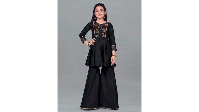 FASHION DREAM Ethnic Motifs Yoke Design Pleated Gotta Patti Kurta with Sharara