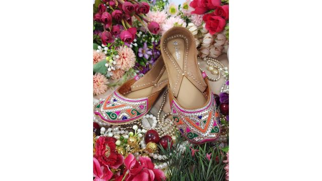 Fulkari Women Leather Embellished Ethnic Mojaris Flats