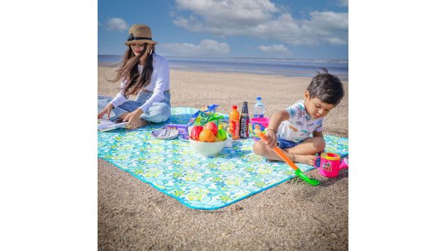 HOKIPO Large Waterproof & Sandproof Blanket (PVC‑Backed)