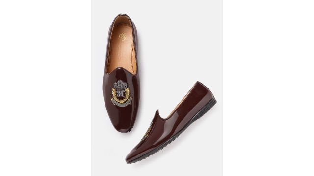House of Pataudi Men Coffee Brown Handcrafted Embroidered Patent Leather Mojaris