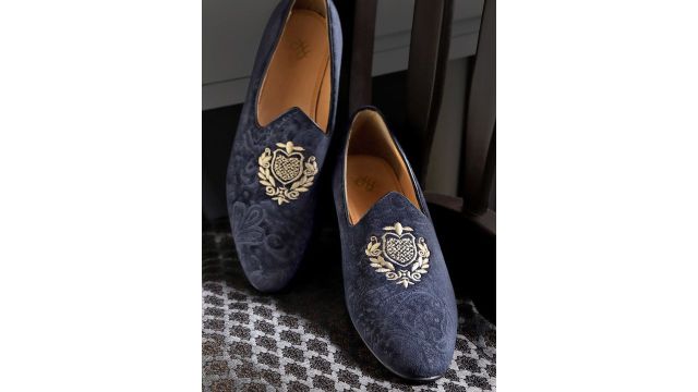 House of Pataudi Men Navy Blue & Beige Self Design Mojaris with Embroidered Detail