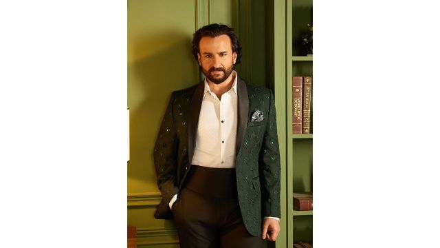 House of Pataudi Men Single-Breasted Sequinned Tuxedo