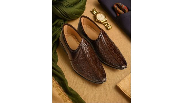 House of Pataudi Men Textured Mojaris Shoes