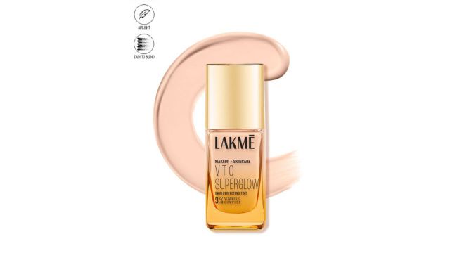 Lakme Makeup + Skincare 3% Vit C Superglow Skin Perfecting Tint