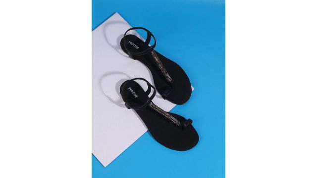 Mochi Women Black Embellished One Toe Flats