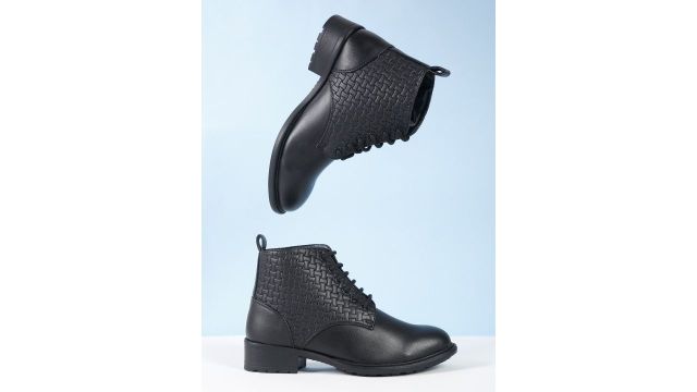 Roadster Black Textured Winter Boots