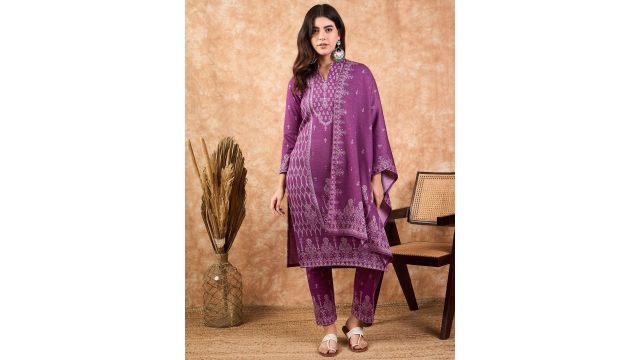SAHASIKA Women Ethnic Motifs Regular Kurta with Trousers & With Dupatta