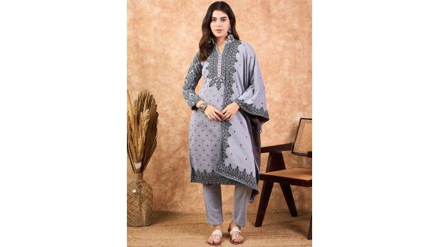 SAHASIKA Women Floral Embroidered Regular Thread Work Kurta with Trousers & With Dupatta