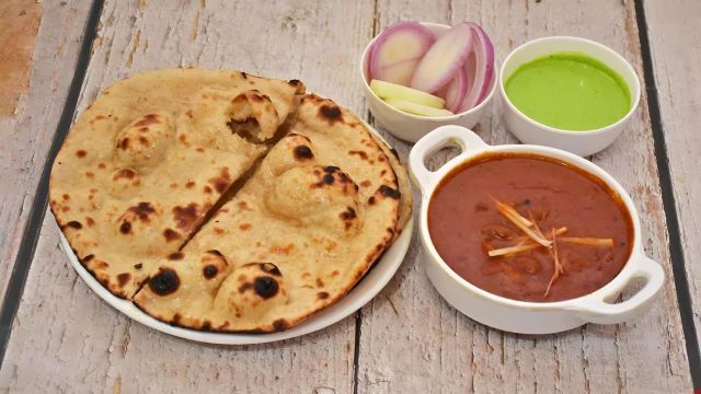 Tandoori Roti and Dal Makhani