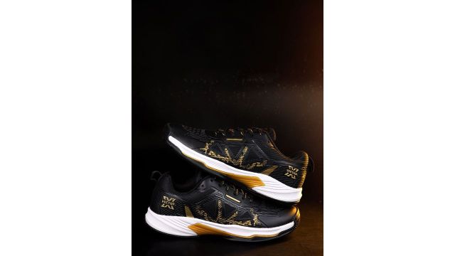 VECTOR X Men Mesh Badminton Non-Marking Shoes