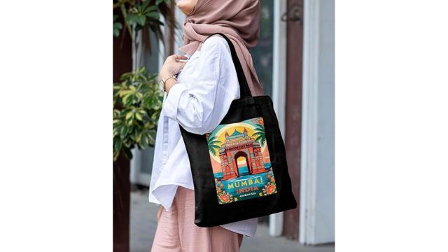 ZORI Black Tote with Front Pocket