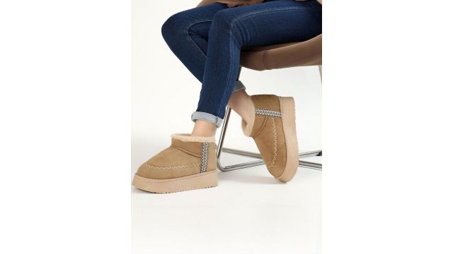 CASSIEY Women Comfortable Indoor/Outdoor Winter Faux Fur Boots