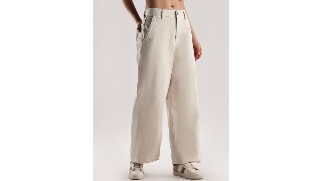 Calvin Klein Jeans Women Relaxed Fit High-Rise Jeans