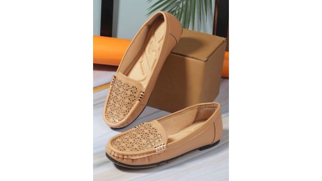 Denill Women Textured Lightweight Round Toe Loafers